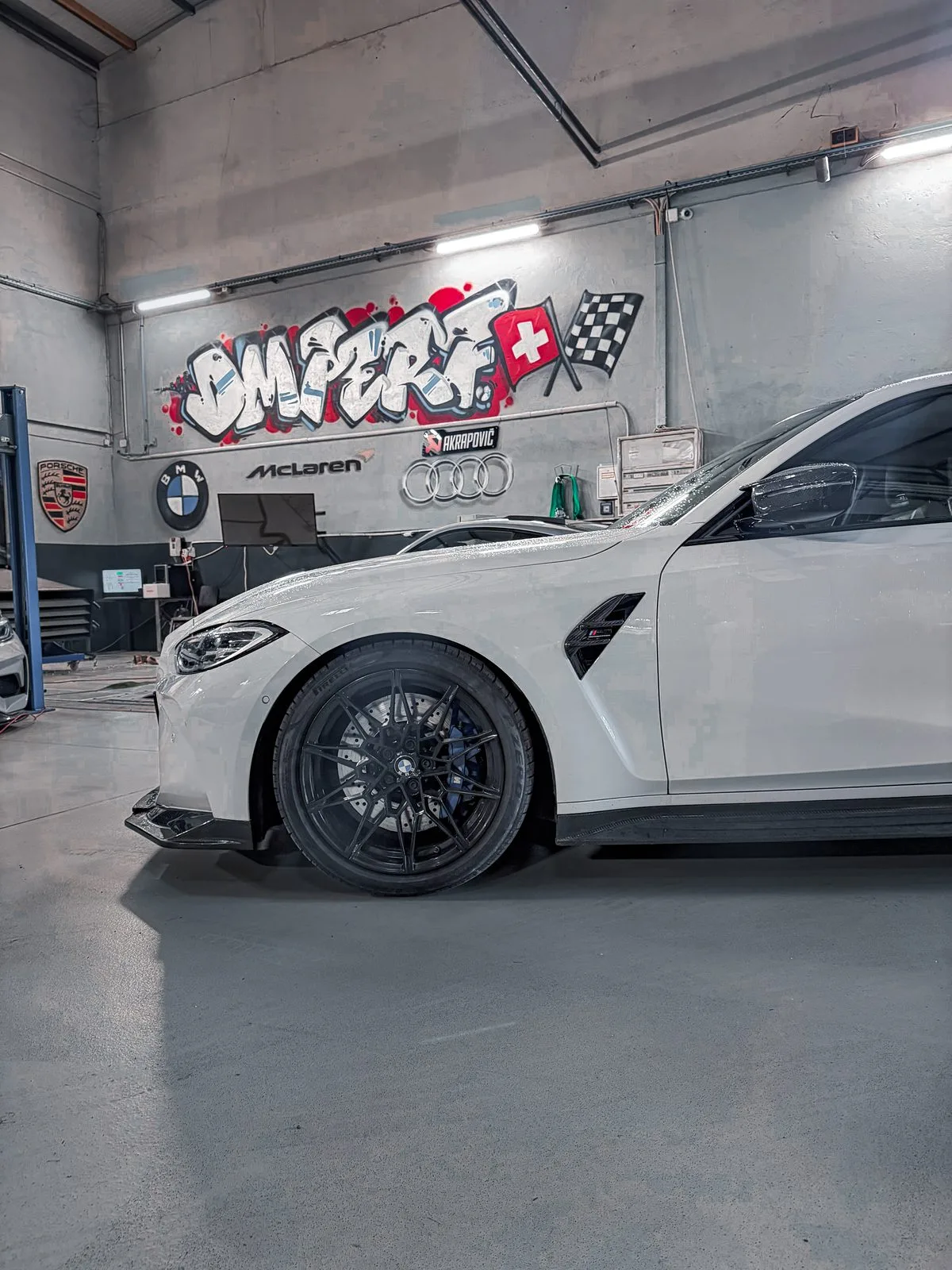 BMW M3 dans l’atelier DM Performance